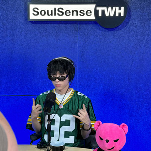 嗯嗯啊啊好舒服快点舔我奶头
